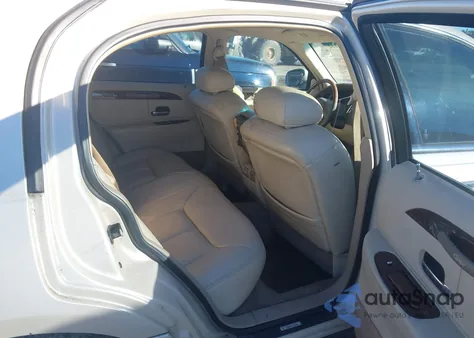 2000 Lincoln Town Car Cartier from USA, damaged, VIN 1LNHM83W2YY913874